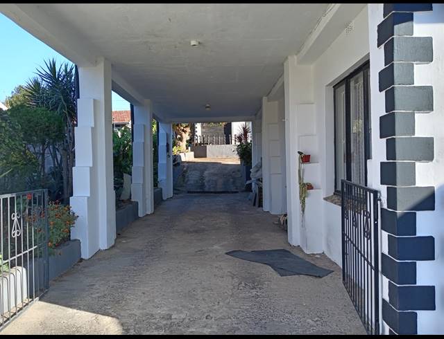 6 BEDROOM HOUSE FOR SALE IN KHARWASTAN